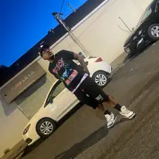 聆聽 Mcguyver Summer、觀看音樂影片、閱讀小傳、查看巡演日期等！