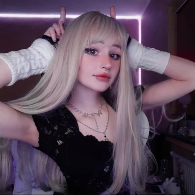 SIE IST NUR EIN EGIRL DIE MAN EMO CALLT - Single
