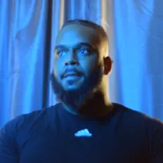 聆聽 Justin Crichlow、觀看音樂影片、閱讀小傳、查看巡演日期等！