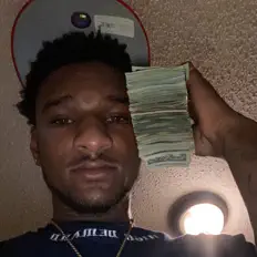 Beni Hunnid सुनें, म्यूज़िक वीडियो देखें, बायो पढ़ें, दौरे की तारीखें और बहुत कुछ देखें!