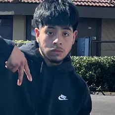 Escucha a king compalionso, mira videos musicales, lee su biografía, consulta las fechas de las gira y más.