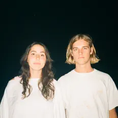 Escucha a Mama Jules and Papa Guns, mira videos musicales, lee su biografía, consulta las fechas de las gira y más.