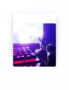 Poslechněte si interpreta 9TISILNAYA, sledujte hudební videa, přečtěte si životopis, podívejte se na data turné a další informace.