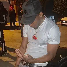 Poslechněte si interpreta Triggs, sledujte hudební videa, přečtěte si životopis, podívejte se na data turné a další informace.