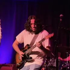 Ascolta Ivan Caves, guarda video musicali, leggi la biografia, vedi le date del tour & altro!