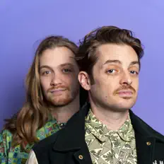 Écoutez King Krab, regardez des vidéoclips, lisez la biographie, consultez les dates de tournée et plus encore !