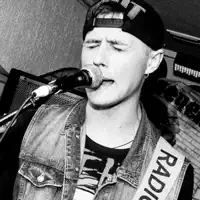 Escucha a undefined, mira videos musicales, lee su biografía, consulta las fechas de las gira y más.