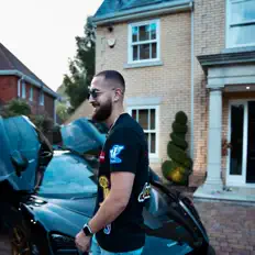 Ouça TC17, assista a videoclipes, leia a biografia, veja as datas das turnês e mais!