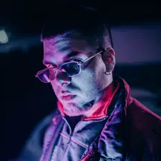 Escucha a Seni 520, mira vídeos musicales, lee la biografía, consulta fechas de giras y mucho más.