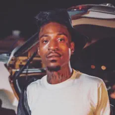 Ray Weezを聴いたり、ミュージックビデオを鑑賞したり、経歴やツアー日程などを確認したりしましょう！