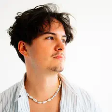 聆聽 Lewis Ross、觀看音樂影片、閱讀小傳、查看巡演日期等！