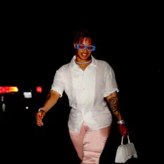 收听 Furly、观看音乐视频、阅读小传、查看巡演日期等 ！