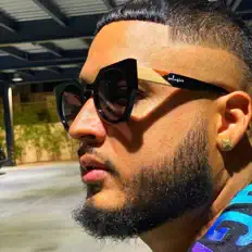 聆聽 big O、觀看音樂影片、閱讀小傳、查看巡演日期等！