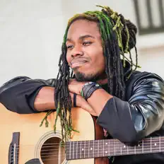 Ouça EMusical, assista a videoclipes, leia a biografia, veja as datas das turnês e mais!