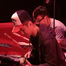 聆聽 The Language Lab、觀看音樂影片、閱讀小傳、查看巡演日期等！