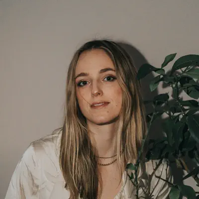 Listen to Anna-Sophia Henry, watch music videos, read bio, see tour dates & more!