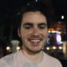 Poslechněte si interpreta Destrano, sledujte hudební videa, přečtěte si životopis, podívejte se na data turné a další informace.