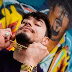 Poslechněte si interpreta Rezquizit, sledujte hudební videa, přečtěte si životopis, podívejte se na data turné a další informace.