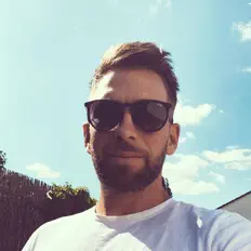 Sato Sanchezを聴いたり、ミュージックビデオを鑑賞したり、経歴やツアー日程などを確認したりしましょう！