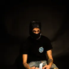 聆聽 13k Baby、觀看音樂影片、閱讀小傳、查看巡演日期等！