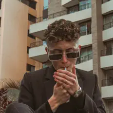 Kidd Emotions을(를) 듣고, 뮤직 비디오를 보고, 약력을 읽고, 투어 일정 등을 확인하세요!