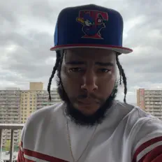 Chuck Cobain सुनें, म्यूज़िक वीडियो देखें, बायो पढ़ें, दौरे की तारीखें और बहुत कुछ देखें!