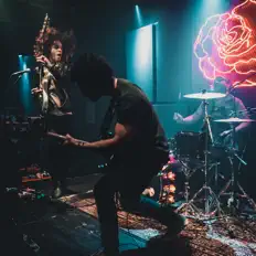 Luister naar Solar Reef, bekijk muziekvideo's, lees de bio, bekijk de tourdata, en meer!