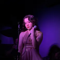 Hör dir lady lychee an, schau dir Musikvideos an, lies die Biografie, finde Tourdaten und mehr!