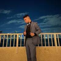 Escucha a undefined, mira videos musicales, lee su biografía, consulta las fechas de las gira y más.