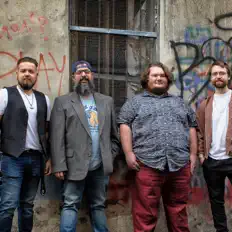 Ouve Bearded Chieftains, vê vídeos de música, lê a biografia, vê as datas da digressão e muito mais!
