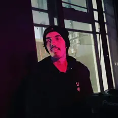 Hör dir Cassiel an, schau dir Musikvideos an, lies die Biografie, finde Tourdaten und mehr!