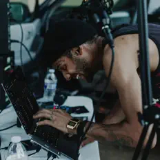 Dengarkan Kzmf, tonton video musik, baca bio, lihat tanggal tur & lainnya!