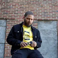 Hör dir Darkside E an, schau dir Musikvideos an, lies die Biografie, finde Tourdaten und mehr!