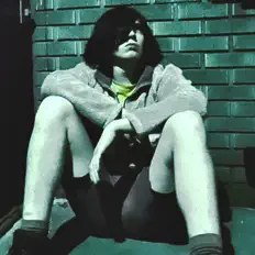 Ouve CMNDR, vê vídeos de música, lê a biografia, vê as datas da digressão e muito mais!