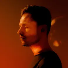 聆聽 Виталий Ильин、觀看音樂影片、閱讀小傳、查看巡演日期等！