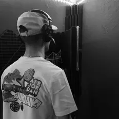 Hör dir Liryo an, schau dir Musikvideos an, lies die Biografie, finde Tourdaten und mehr!