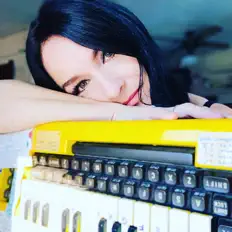 Dengarkan ComputeHer, tonton video musik, baca bio, lihat tanggal tur & lainnya!