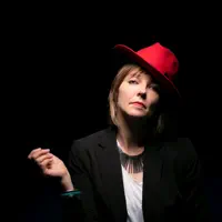 Escucha a undefined, mira vídeos musicales, lee la biografía, consulta fechas de giras y mucho más.