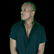 收听 Laron Pierce、观看音乐视频、阅读小传、查看巡演日期等 ！