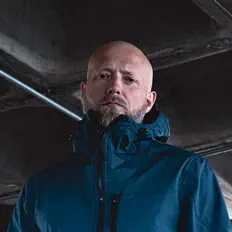 聆聽 Insideman、觀看音樂影片、閱讀小傳、查看巡演日期等！
