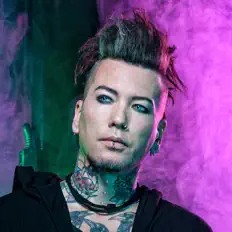 聆聽 ASHBA、觀看音樂影片、閱讀小傳、查看巡演日期等！