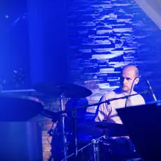 Escucha a Kevin Beale, mira vídeos musicales, lee la biografía, consulta fechas de giras y mucho más.