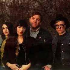 Ascolta Field Mouse, guarda video musicali, leggi la biografia, vedi le date del tour & altro!