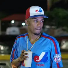 Roub dinle, müzik videolarını izle, biyografisini oku, tur tarihlerini ve daha fazlasını gör!