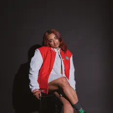 收听 Janel、观看音乐视频、阅读小传、查看巡演日期等 ！