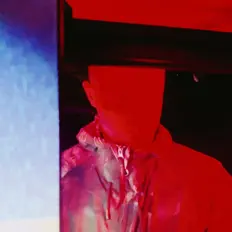 Hör dir bb an, schau dir Musikvideos an, lies die Biografie, finde Tourdaten und mehr!