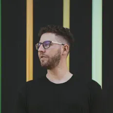 PRZM을(를) 듣고, 뮤직 비디오를 보고, 약력을 읽고, 투어 일정 등을 확인하세요!