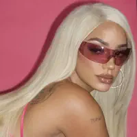 Dengarkan undefined, tonton video musik, baca bio, lihat tanggal tur & lainnya!