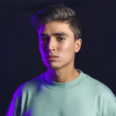 Hör dir CZAR an, schau dir Musikvideos an, lies die Biografie, finde Tourdaten und mehr!