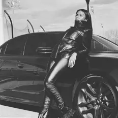 Malikaを聴いたり、ミュージックビデオを鑑賞したり、経歴やツアー日程などを確認したりしましょう！